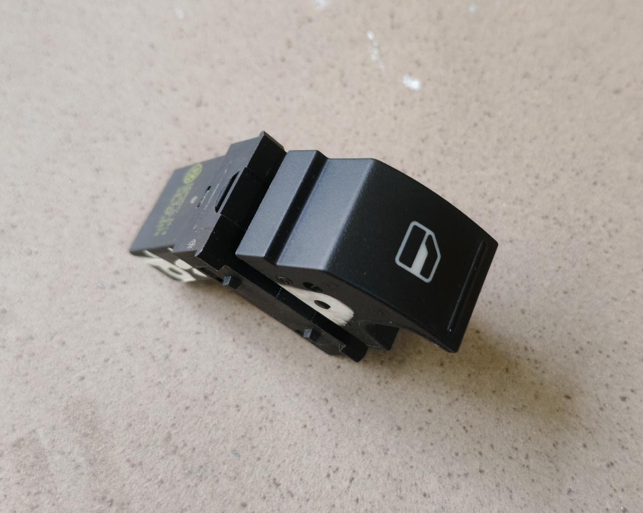 кнопка стеклоподъемника двери передней правой Volkswagen Tiguan 1 поколение 2009, 2.0 л., CBAB, дизель, МКПП, 7L5959855B - фото №1