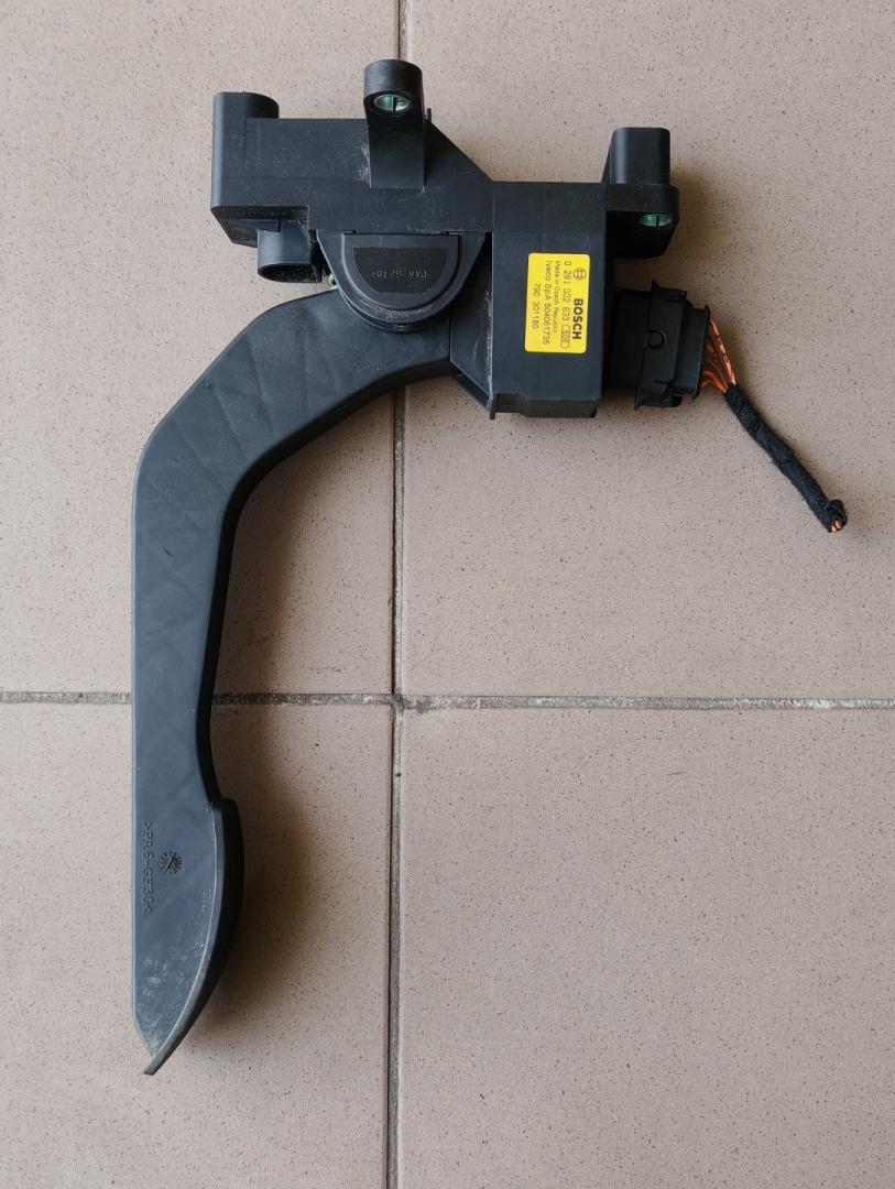 педаль IVECO Daily 4 поколение 35C15 2008, 3.0 л., F1CE0481F, дизель, МКПП, микроавтобус, задний привод, 0281002633, 504061735 - фото №1