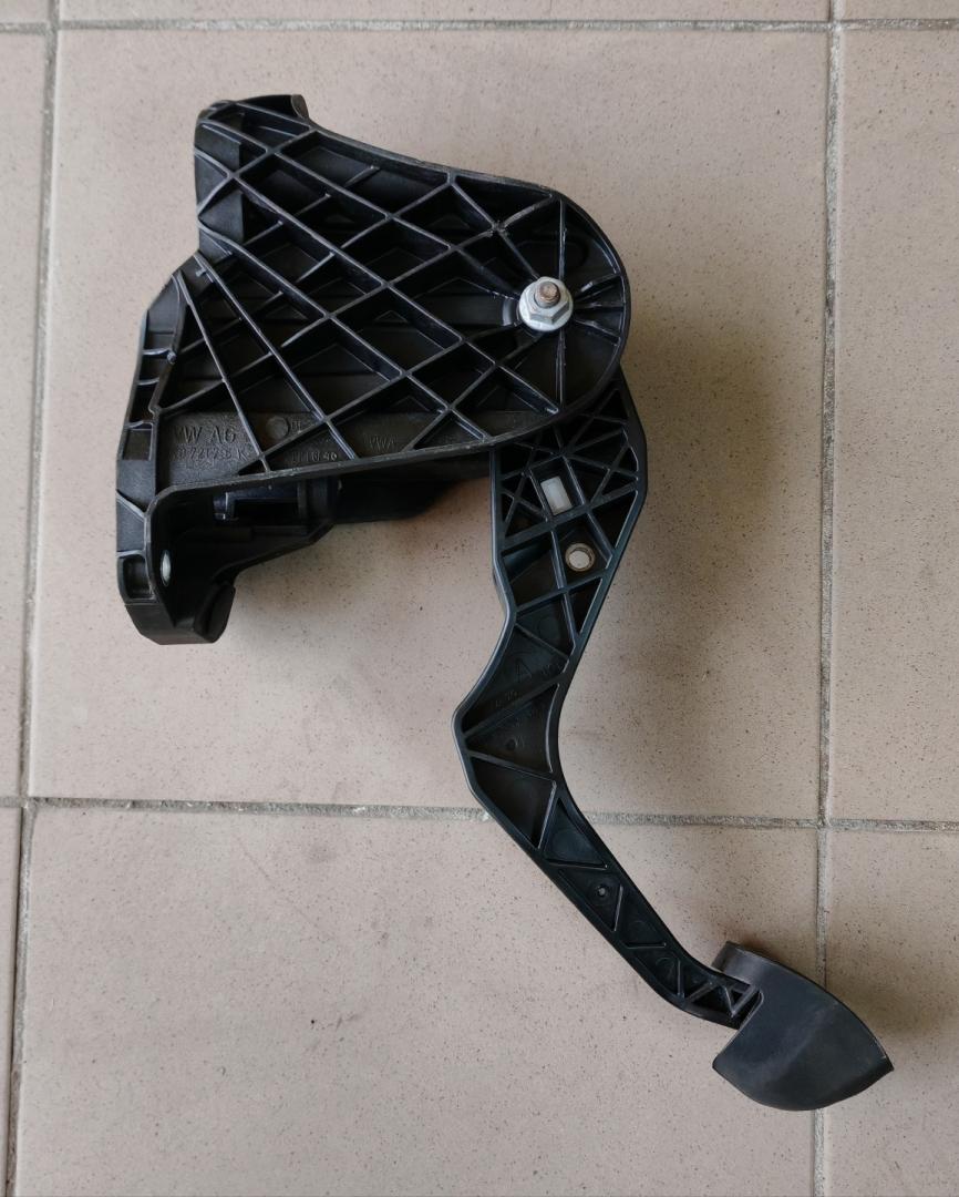 педаль сцепления Volkswagen Tiguan 1 поколение 2009, 2.0 л., CBAB, дизель, МКПП, 1K0721796K, 3C2721059BJ, 3C2721318 - фото №1