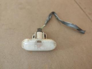 повторитель поворота на крыле Renault Duster 1 поколение HSA 2013, 1.5 л., K9K 896, дизель, 6МКПП, белый, внедорожник 5 дв., 8200257684