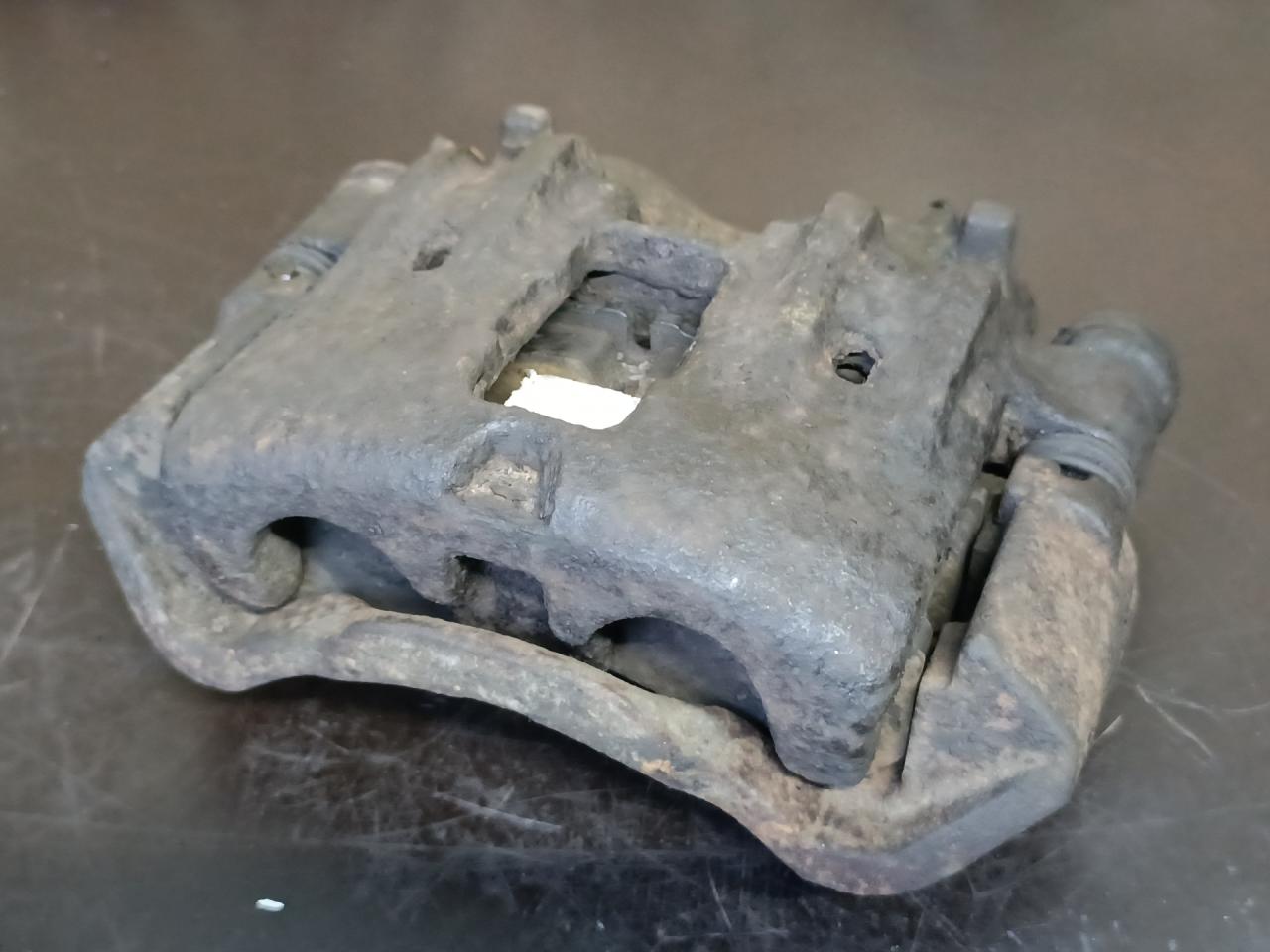 суппорт задний правый IVECO Daily 3 поколение 2001, 2.8 л., дизель, МКПП, микроавтобус, 42530363, 42536175, 42536627 - фото №1