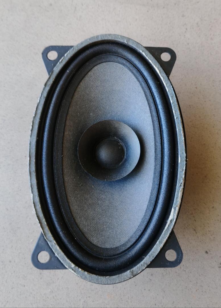 динамик торпедо IVECO Daily 4 поколение 35S11 2009, 2.3 л., дизель, фургон, задний привод, 69502981 - фото №1