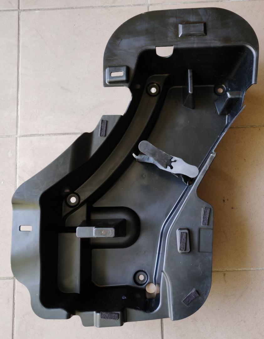 ящик под инструменты Volkswagen Tiguan 1 поколение 2009, 2.0 л., CBAB, дизель, МКПП, 5N0012115C - фото №1