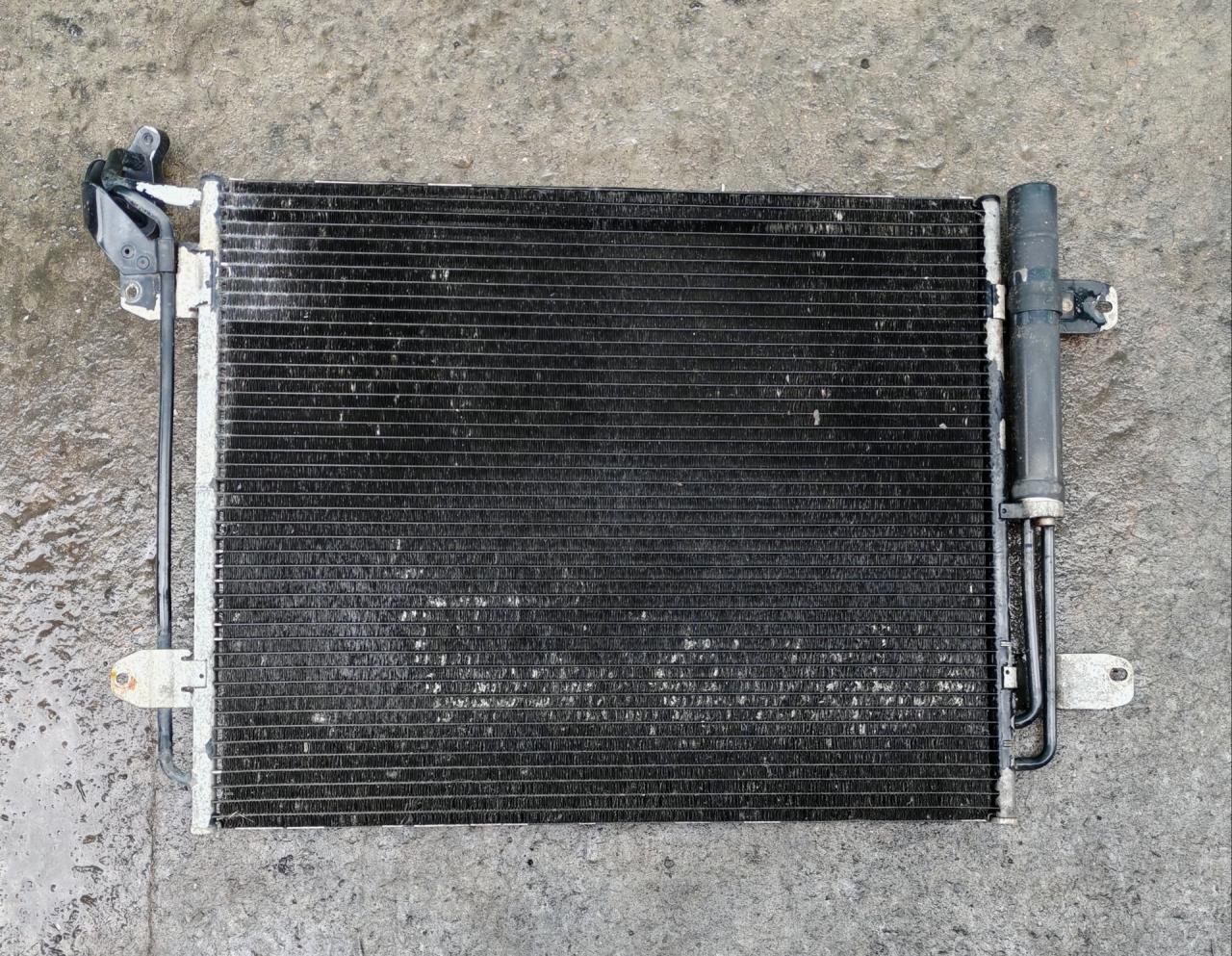 радиатор кондиционера Volkswagen Tiguan 1 поколение 2009, 2.0 л., CBAB, дизель, МКПП, 5N0820411C, 5N0820411E - фото №1