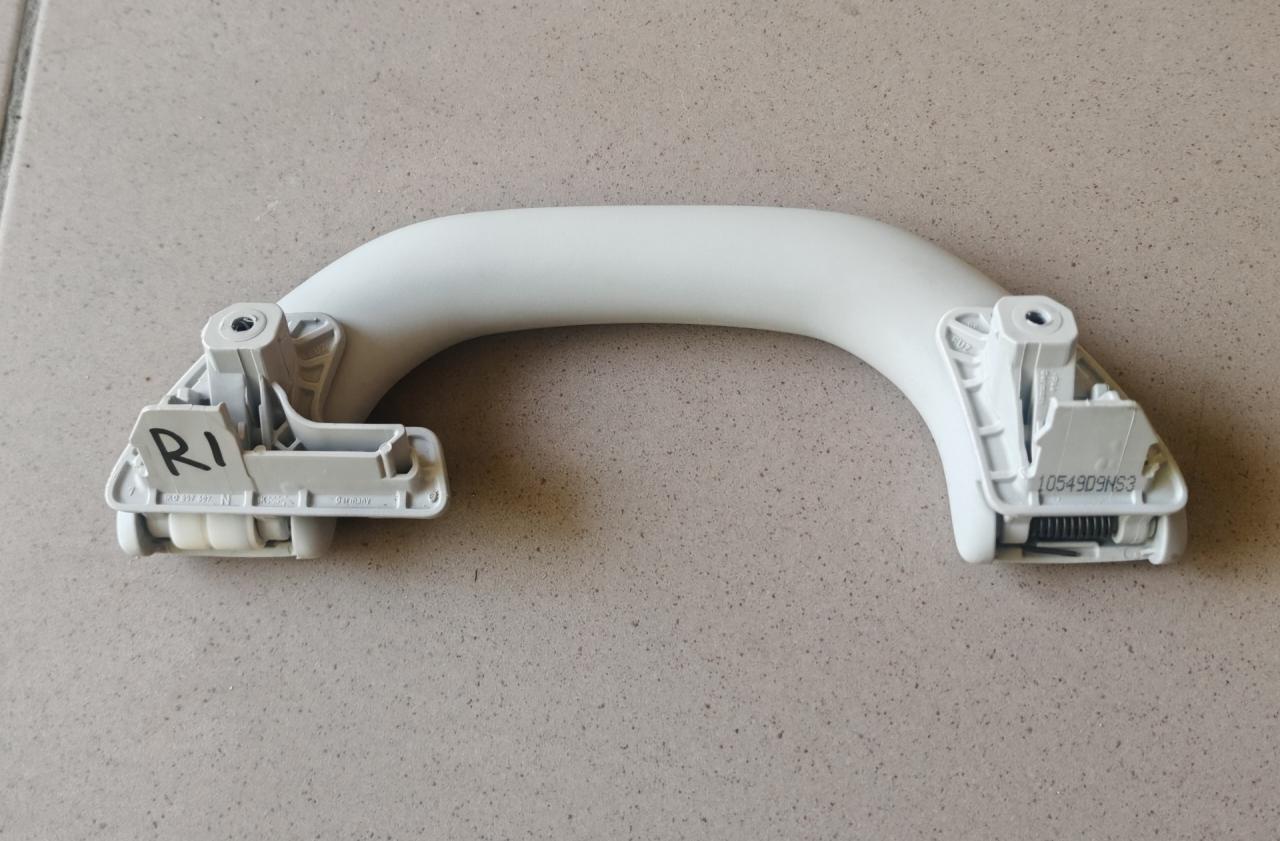 ручка внутренняя потолочная Volkswagen Tiguan 1 поколение 2009, 2.0 л., CBAB, дизель, МКПП, 1K0857607N - фото №1