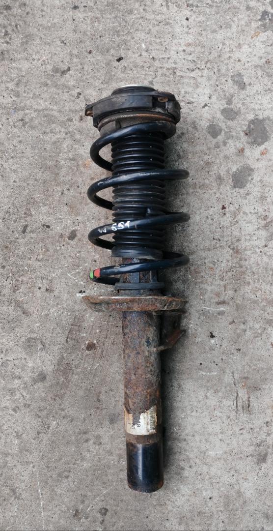 стойка передняя правая Volkswagen Tiguan 1 поколение 2009, 2.0 л., CBAB, дизель, МКПП, 5N0413031K, 5N0411105S - фото №1