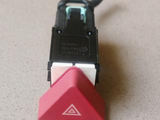 кнопка аварийной сигнализации Volkswagen Tiguan 1 поколение 2009, 2.0 л., CBAB, дизель, МКПП, 5M0953509A