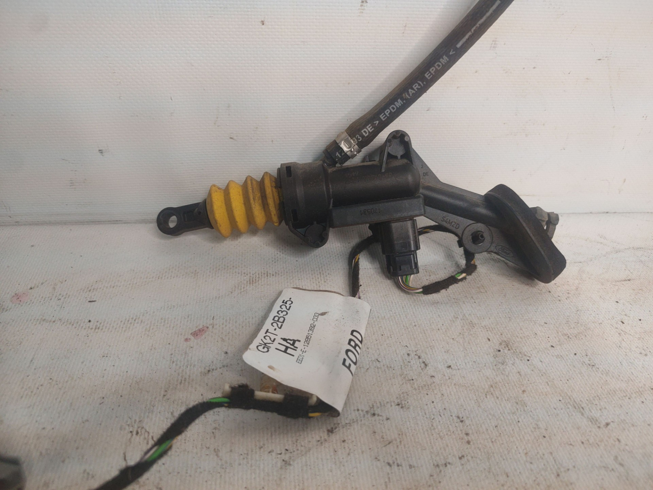 цилиндр сцепления главный Ford Transit 8 поколение L3H2 2017, 2.0 л., YMF6, дизель, 6МКПП, фургон, GK217A542BA, 2350558 - фото №1