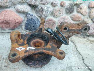 кулак поворотный левый Renault Duster 1 поколение HSM 2014, 1.6 л., K4M 696, бензин, 5МКПП, внедорожник 5 дв., 8200881824