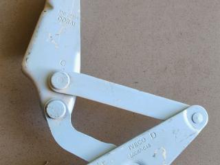 петля капота правая IVECO Daily 4 поколение 40C12 2008, 2.3 л., F1AE0481GA, дизель, 5МКПП, микроавтобус, задний привод, 56087045