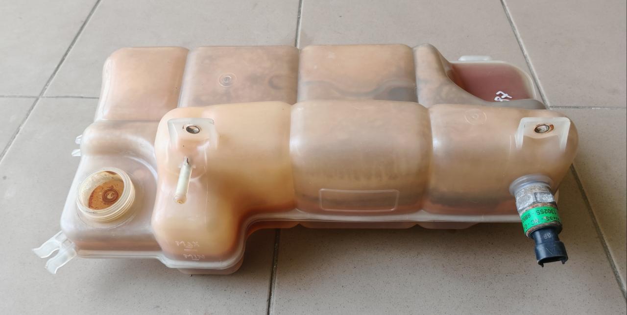 бачок расширительный IVECO Daily 4 поколение 35S11 2009, 2.3 л., дизель, фургон, задний привод, 69502214, 504122311 - фото №1