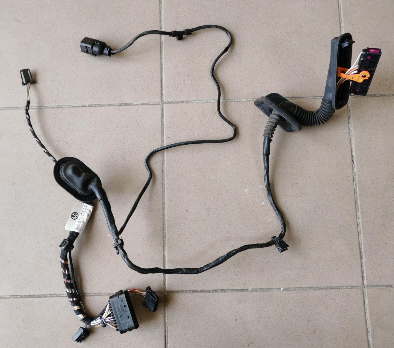 дверная проводка Volkswagen Tiguan 1 поколение 2009, 2.0 л., CBAB, дизель, МКПП, 5N0971693AD - фото №1