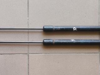 амортизатор крышки багажника (3-5 двери) Volkswagen Tiguan 1 поколение 2009, 2.0 л., CBAB, дизель, МКПП, 5N0827550