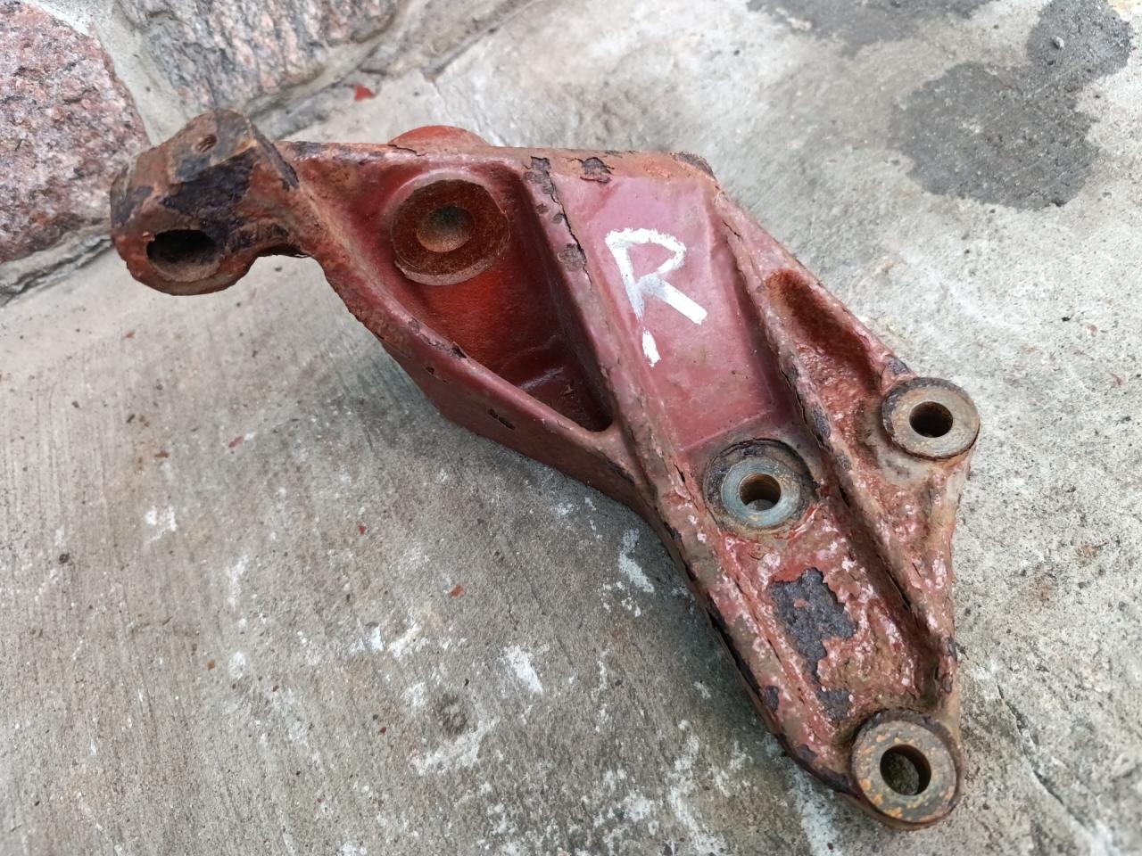 кронштейн (крепление) IVECO Daily 3 поколение 40C13 2005, 2.8 л., дизель, микроавтобус, 500331740 - фото №1