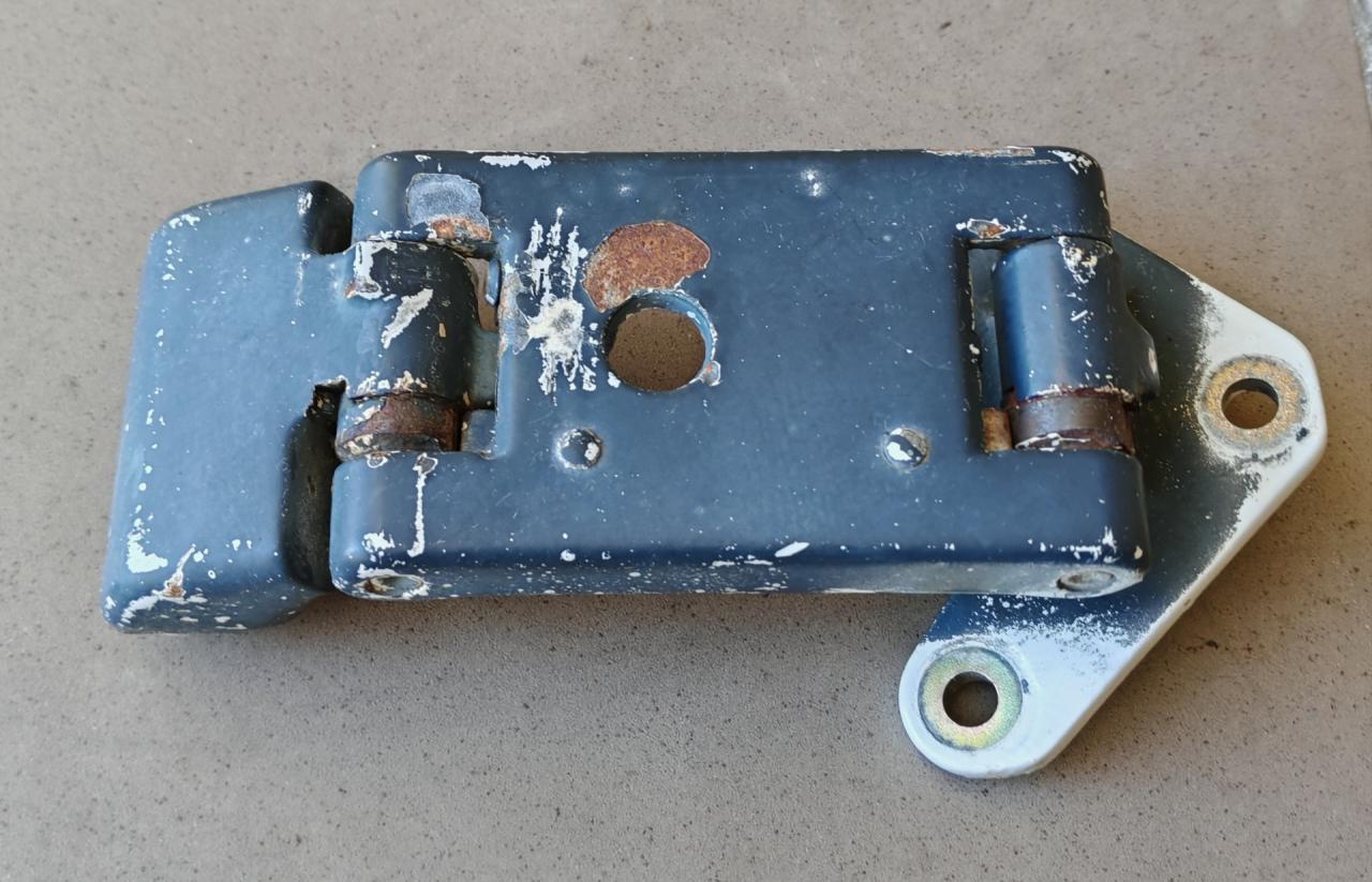 петля двери IVECO Daily 3 поколение 2001, 2.8 л., дизель, МКПП, микроавтобус, 500324294 - фото №1