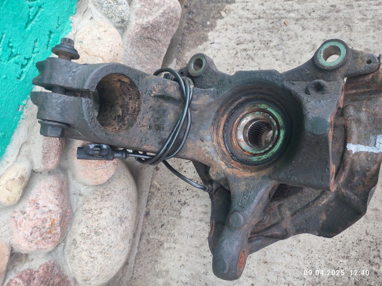 кулак поворотный левый Citroen Jumper 2 поколение 2007, 2.2 л., 4HU (P22DTE), дизель, 6МКПП, микроавтобус, 3646A0 - фото №1