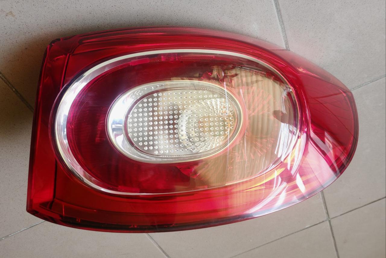 фонарь задний правый Volkswagen Tiguan 1 поколение 2009, 2.0 л., CBAB, дизель, МКПП, 5N0945112D - фото №1