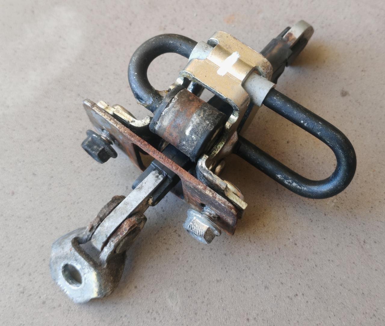 ограничитель открывания двери IVECO Daily 5 поколение 35S11 2013, 2.3 л., дизель, фургон - фото №1