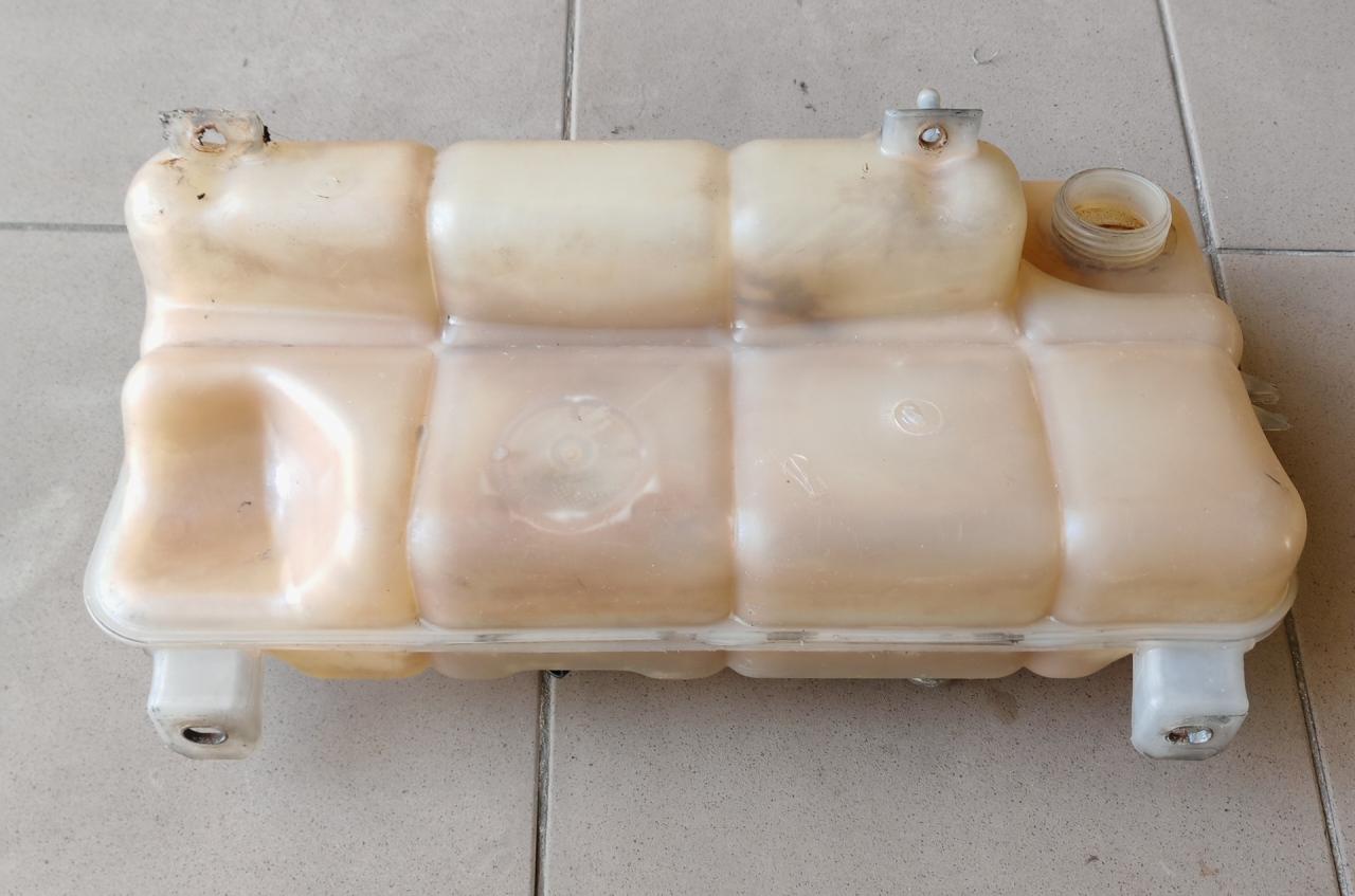 бачок расширительный IVECO Daily 3 поколение 2001, 2.8 л., дизель, МКПП, микроавтобус, 99489598, 504007333 - фото №1