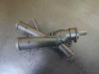 фланец (тройник) системы охлаждения Volkswagen Caddy 3 поколение [рестайлинг] 2013, 1.6 л., CAYD, дизель, 5МКПП, белый, фургон, передний привод, 03L121131AA