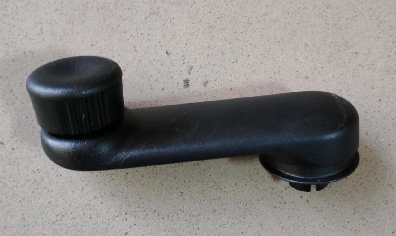 ручка стеклоподъемника IVECO Daily 4 поколение 40C12 2008, 2.3 л., F1AE0481GA, дизель, 5МКПП, микроавтобус, задний привод, 97168196 - фото №1