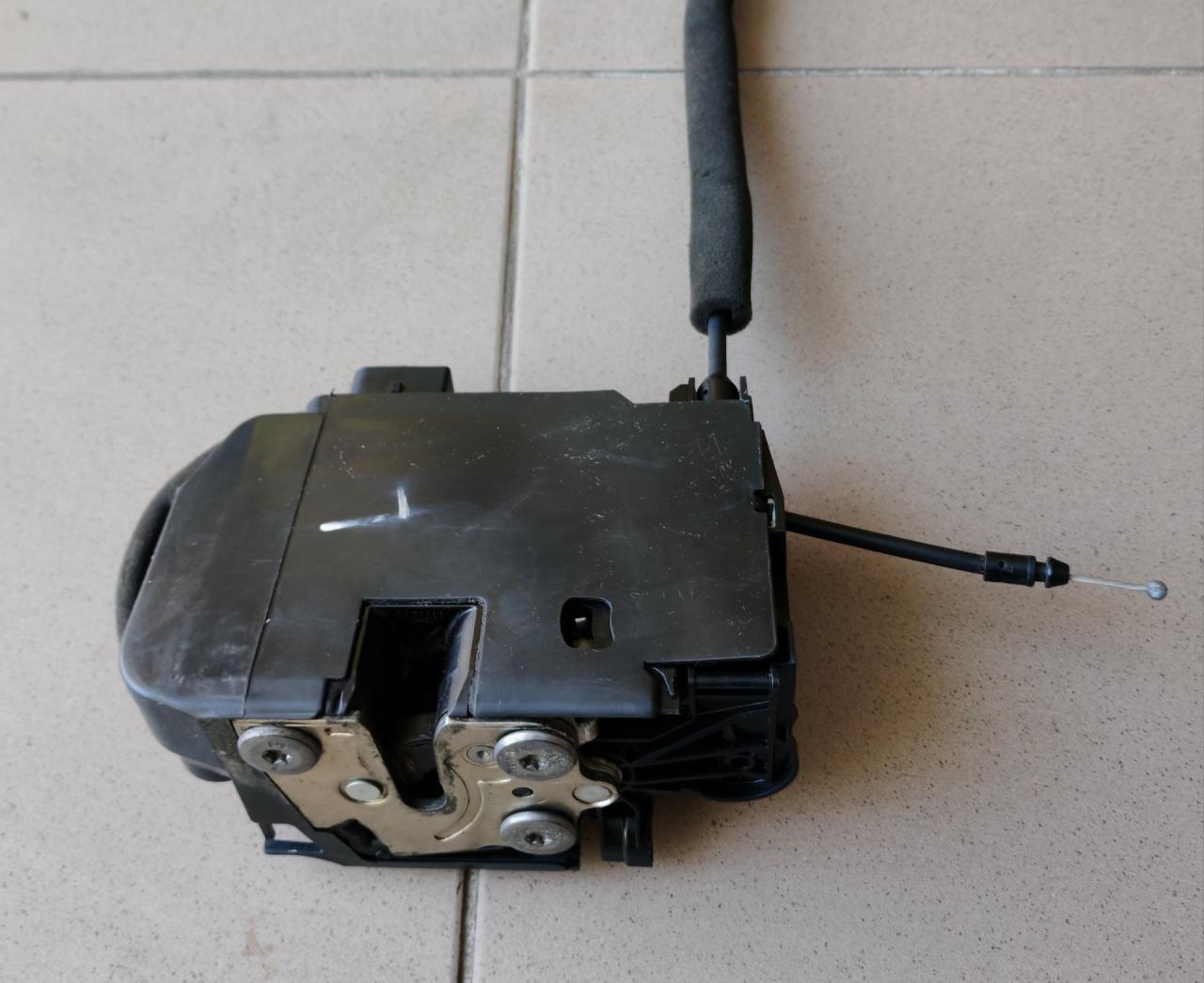 замок двери передней левой IVECO Daily 6 поколение 35c12 2017, 2.3 л., F1AFL411B, дизель, АКПП, грузовик, 5801556813 - фото №1