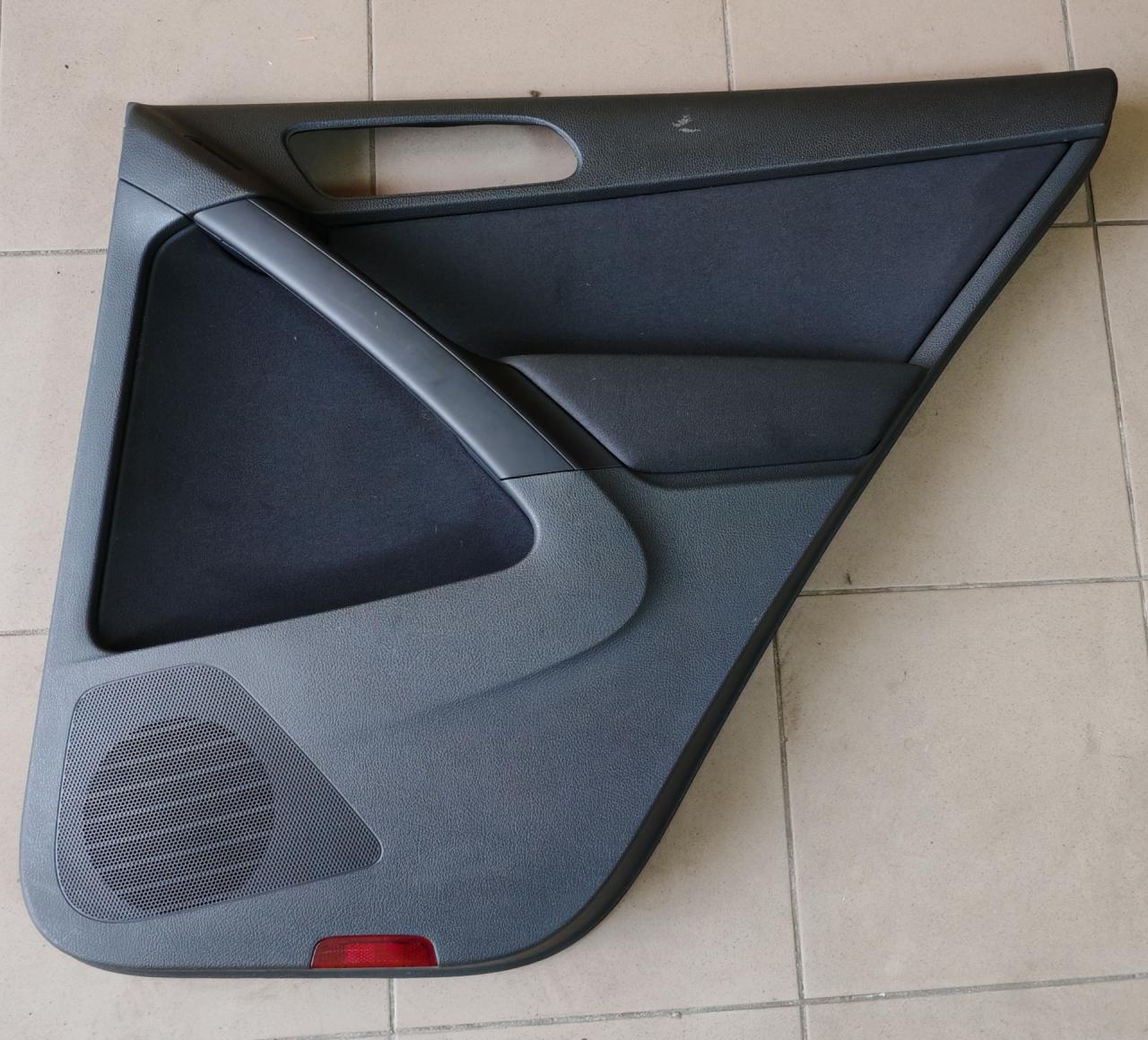 обшивка двери задняя правая Volkswagen Tiguan 1 поколение 2009, 2.0 л., CBAB, дизель, МКПП, 5N0867212E - фото №1