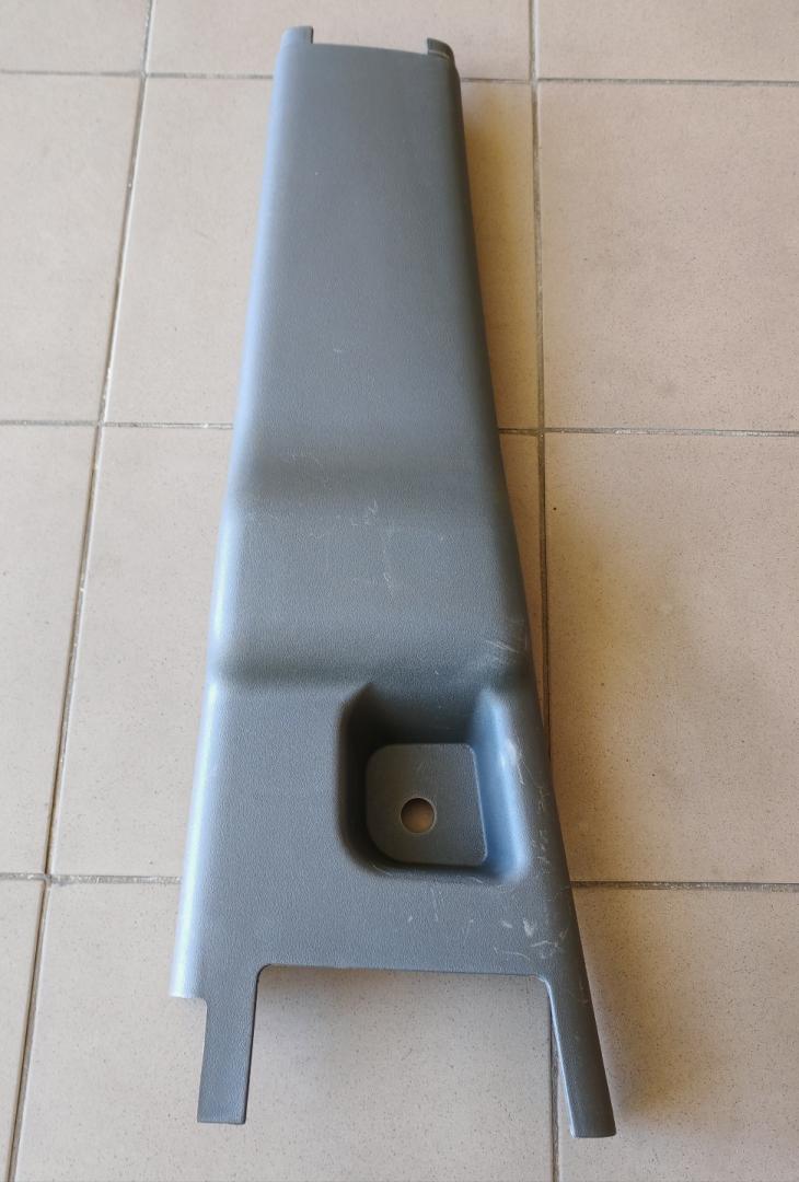 обшивка стойки центральной левой IVECO Daily 4 поколение 35S11 2009, 2.3 л., дизель, фургон, задний привод, 500312450, 5801263935 - фото №1
