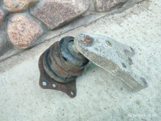 подушка крепления двигателя Skoda Fabia 2 поколение [рестайлинг] 2011, 1.2 л., CGPA, бензин, 5МКПП, хетчбэк 5 дв.