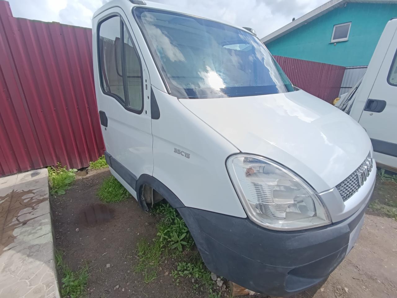 кабина IVECO Daily 4 поколение 35S11 2009, 2.3 л., дизель, фургон, задний привод - фото №1