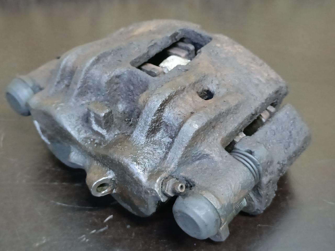 суппорт передний левый IVECO Daily 3 поколение 2001, 2.8 л., дизель, МКПП, микроавтобус, 42470847, 42536172, 42536624 - фото №1