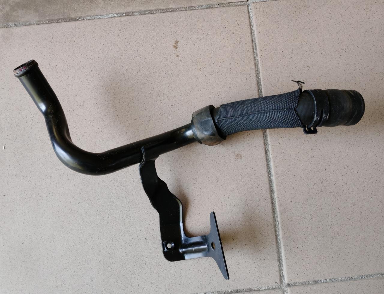 трубка охлаждающей жидкости Volkswagen Tiguan 1 поколение 2009, 2.0 л., CBAB, дизель, МКПП, 03L122157E - фото №1