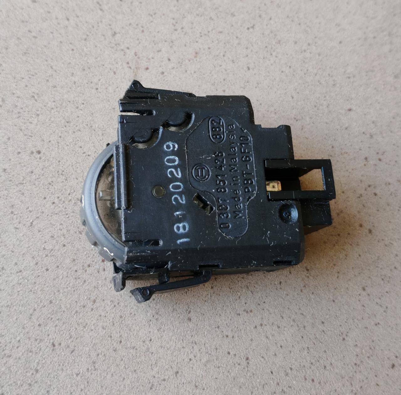 кнопка корректора фар IVECO Daily 3 поколение 2001, 2.8 л., дизель, МКПП, микроавтобус, 0307851426, 500336618 - фото №1