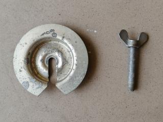 крепление запаски Volkswagen Tiguan 1 поколение 2009, 2.0 л., CBAB, дизель, МКПП, 5N0601205, 10711301