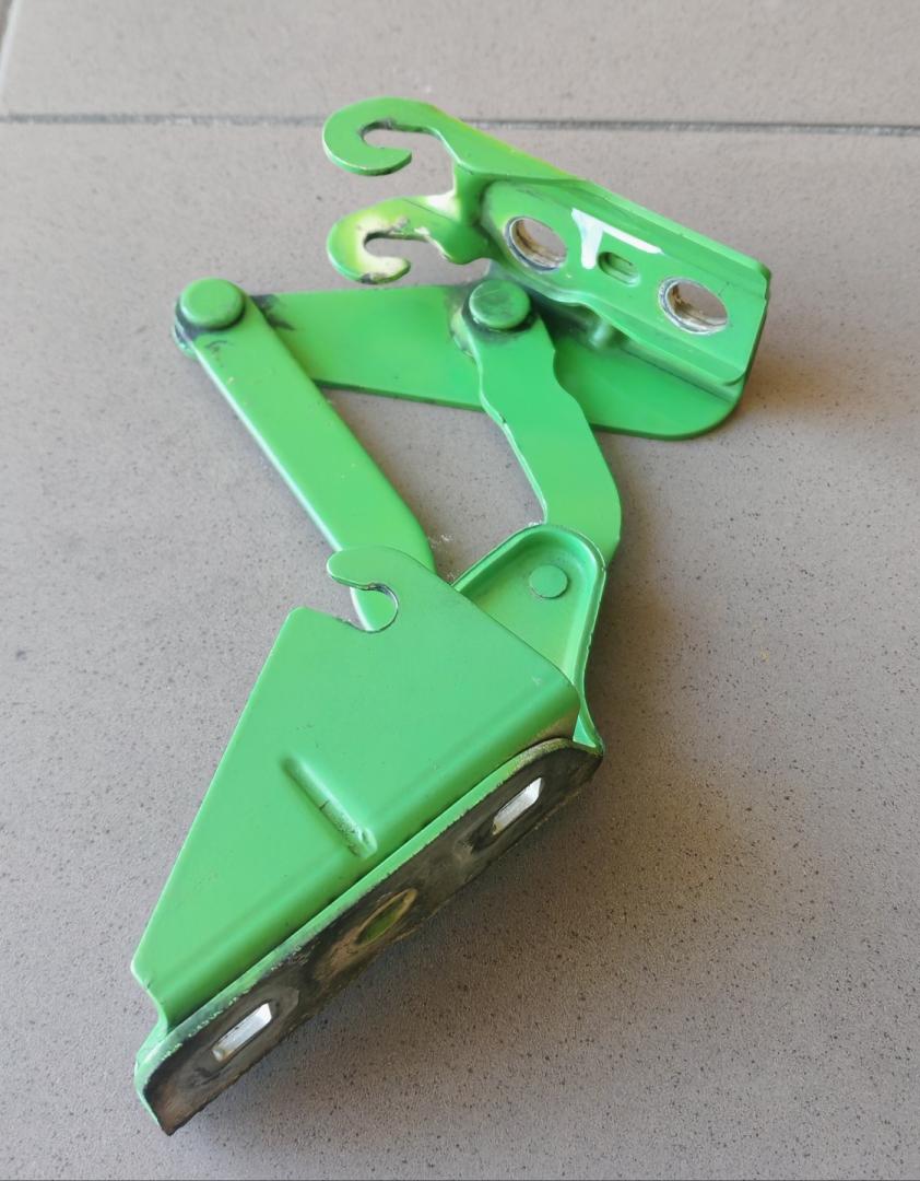 петля капота левая IVECO Daily 6 поколение 35c12 2017, 2.3 л., F1AFL411B, дизель, АКПП, грузовик, 56087046, 5801604445 - фото №1