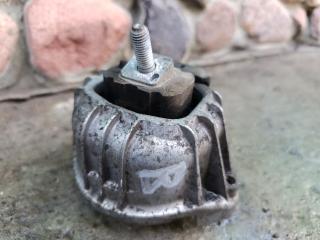 подушка крепления двигателя BMW 3 серия E90/E91/E92/E93 E90 2007, 2.0 л., N46B20BX, бензин, 6МКПП, sparkling graphite, седан, 22116768852