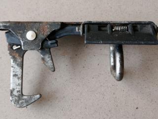 замок капота Volkswagen Tiguan 1 поколение 2009, 2.0 л., CBAB, дизель, МКПП, 1K0823480