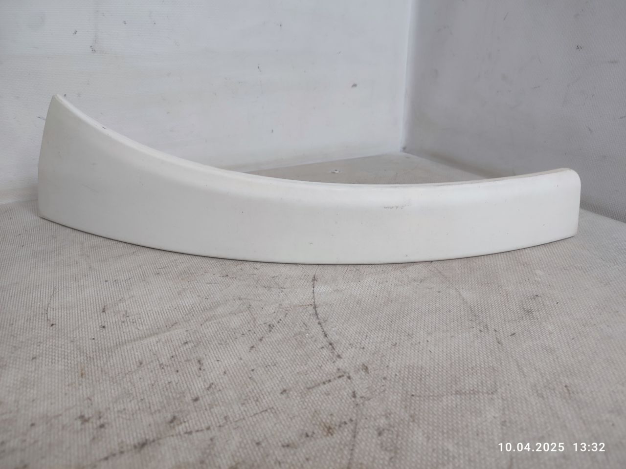 Накладка (ресничка) фары правая Citroen Jumper 2 поколение 2007, 2.2 л., 4HU (P22DTE), дизель, 6МКПП, микроавтобус, 1306528070, 7810R0, 7810W9 - фото №1