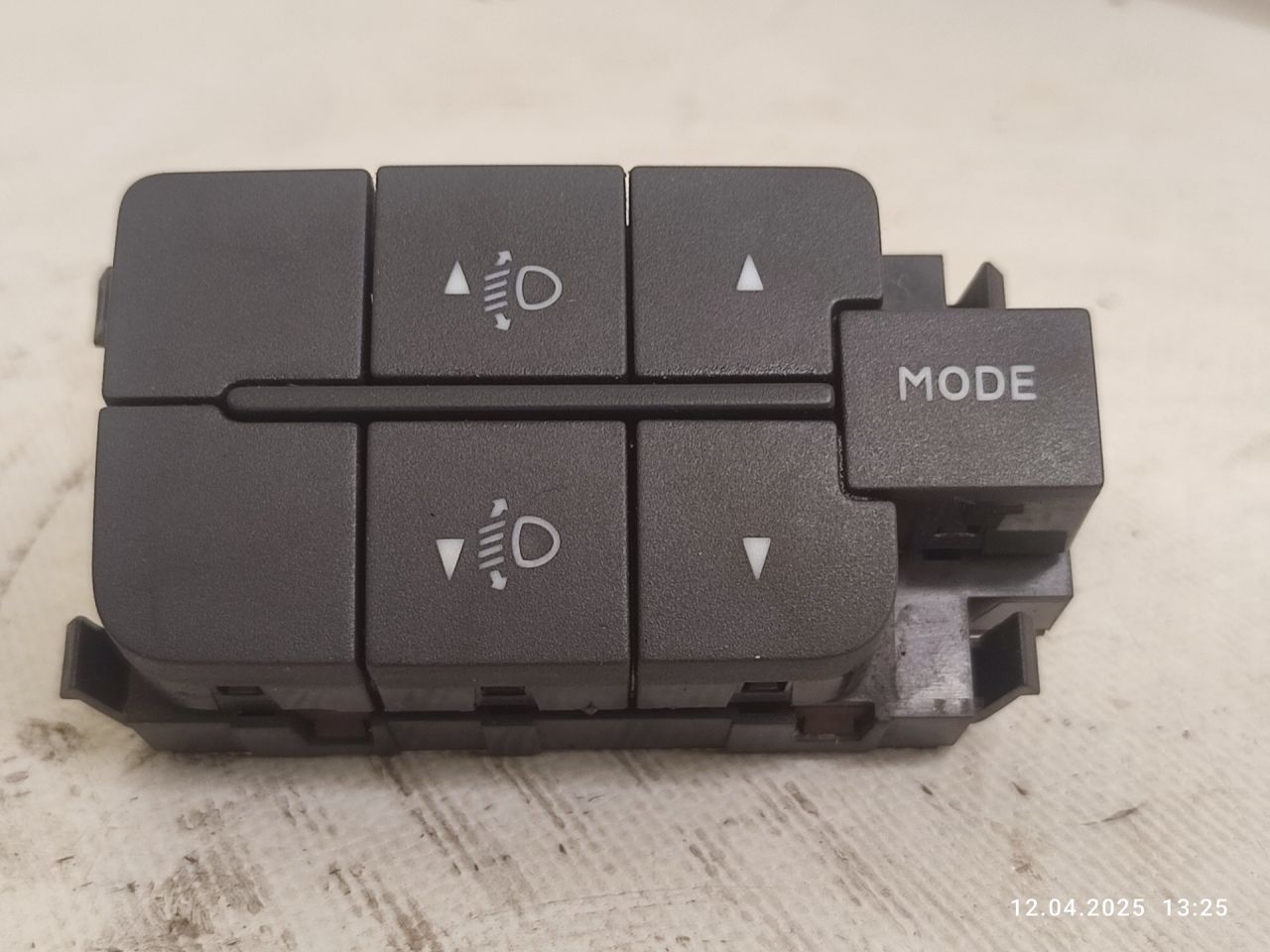 кнопка (выключатель) Citroen Jumper 2 поколение 2007, 2.2 л., 4HU (P22DTE), дизель, 6МКПП, микроавтобус, 6554ZQ - фото №1