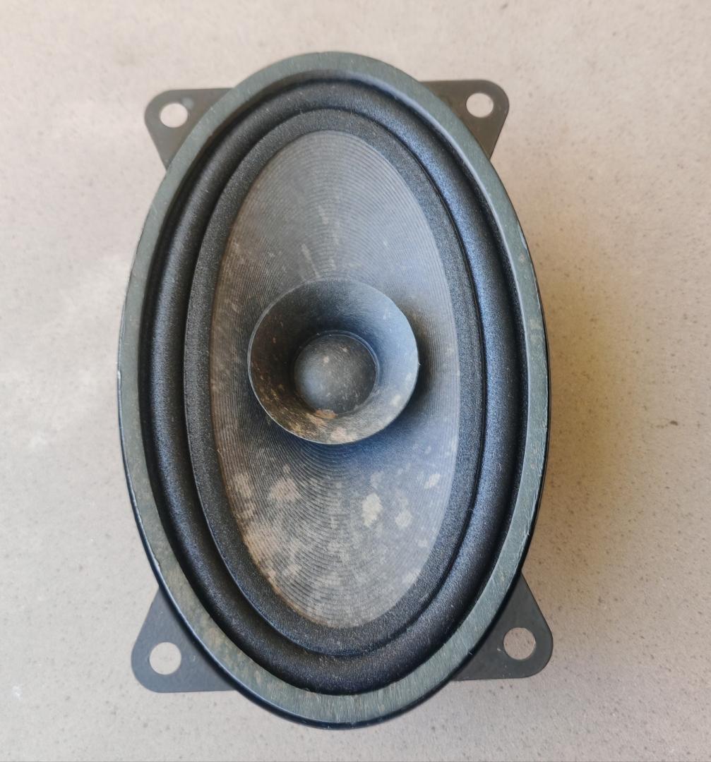 динамик торпедо IVECO Daily 5 поколение 35S11 2013, 2.3 л., дизель, фургон, 69502981 - фото №1