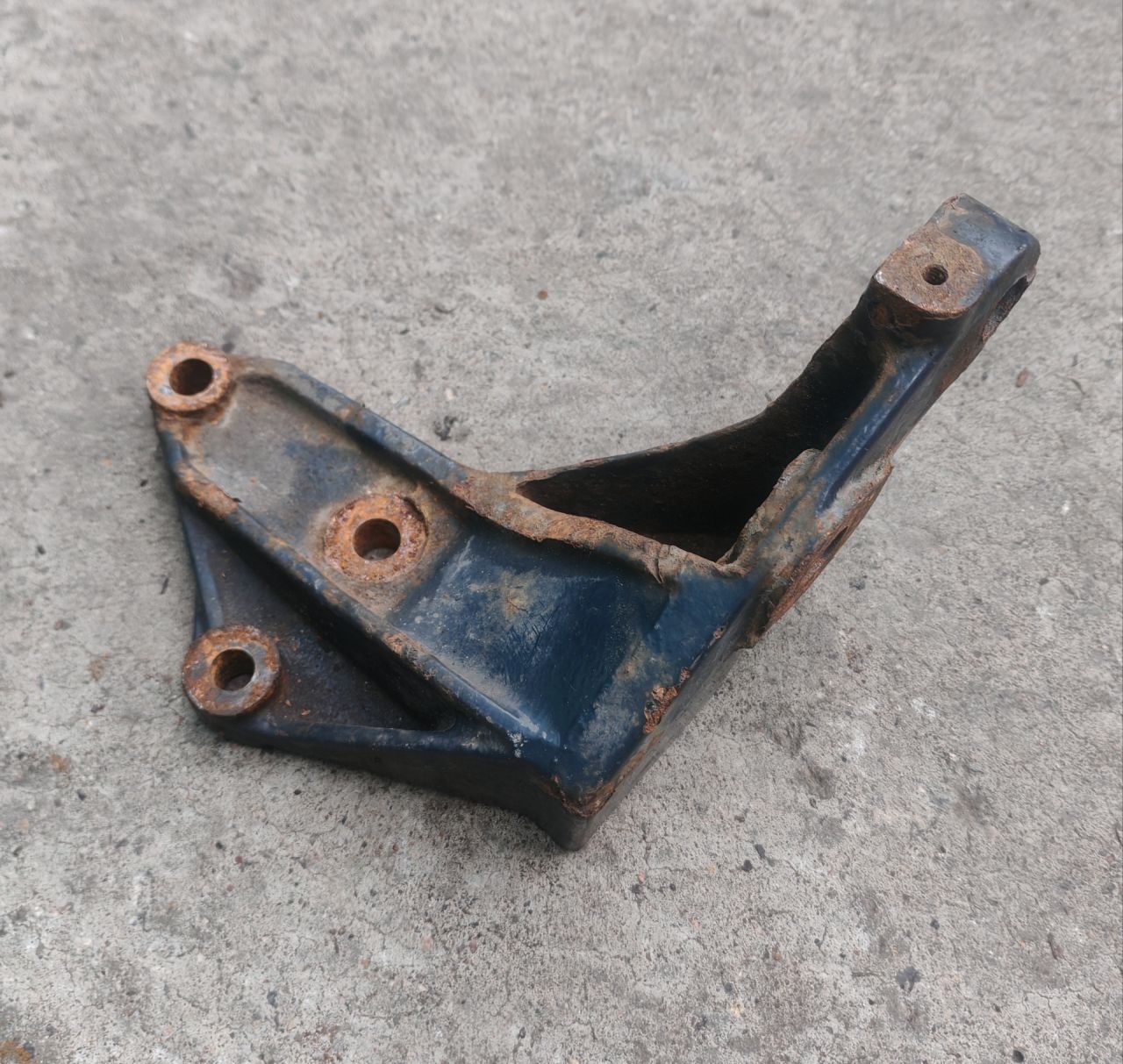 кронштейн кабины IVECO Daily 6 поколение 35c12 2017, 2.3 л., F1AFL411B, дизель, АКПП, грузовик, 5801260396, 5801260393 - фото №1