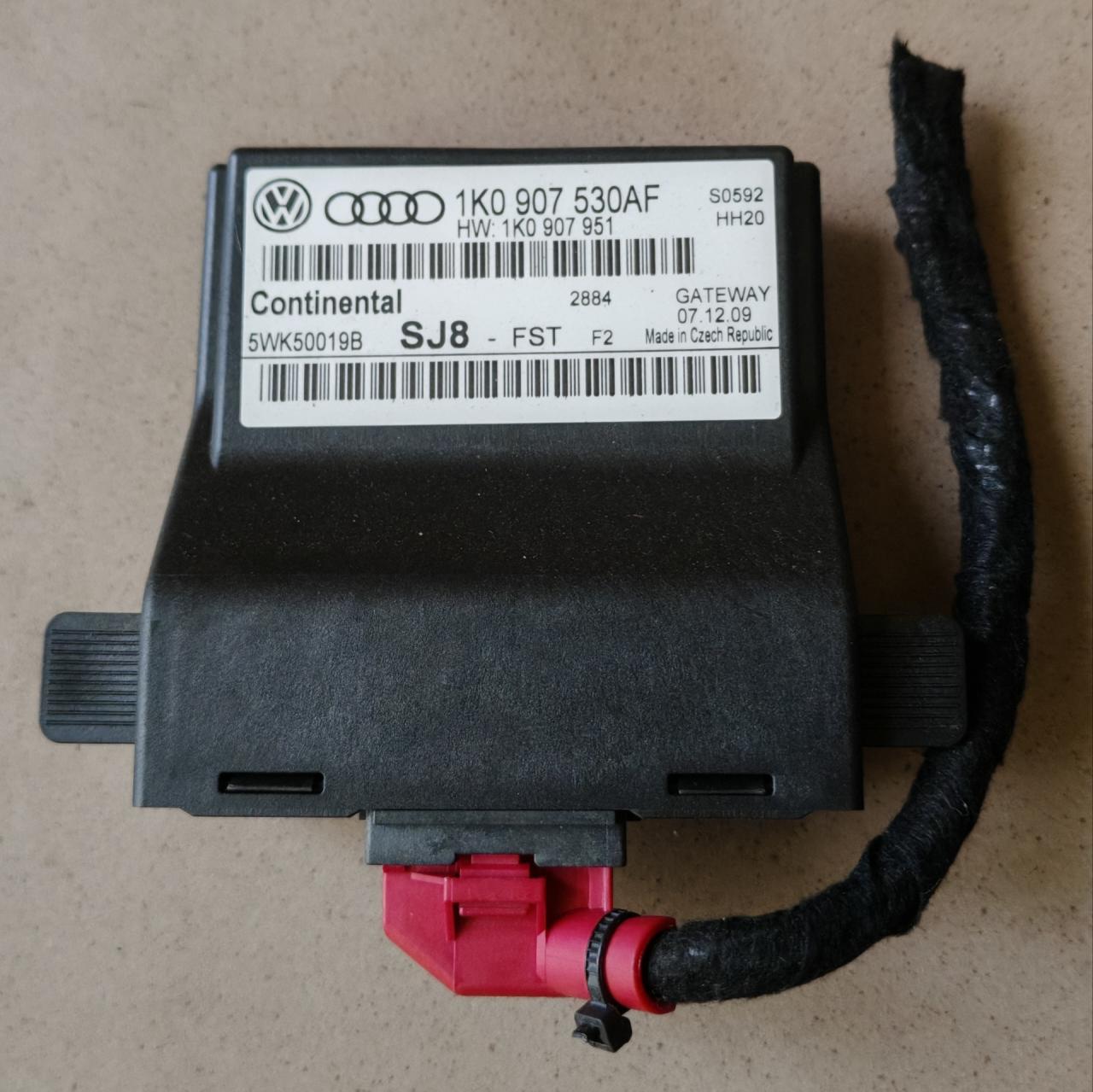 блок комфорта Volkswagen Tiguan 1 поколение 2009, 2.0 л., CBAB, дизель, МКПП, 1K0907530AF - фото №1