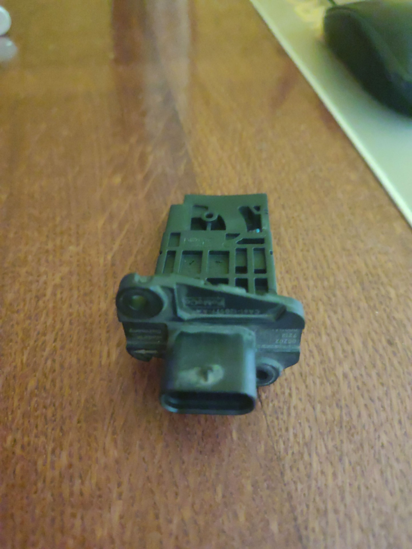 расходомер воздуха Ford Transit 8 поколение L3H2 2017, 2.0 л., YMF6, дизель, 6МКПП, фургон, 1872775, CA6112B579AA - фото №1