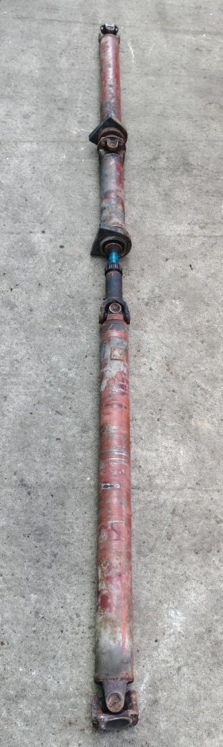 карданный вал IVECO Daily 2 поколение 35-8 1995, 2.5 л., 8140.07.3713, дизель, микроавтобус, задний привод - фото №1