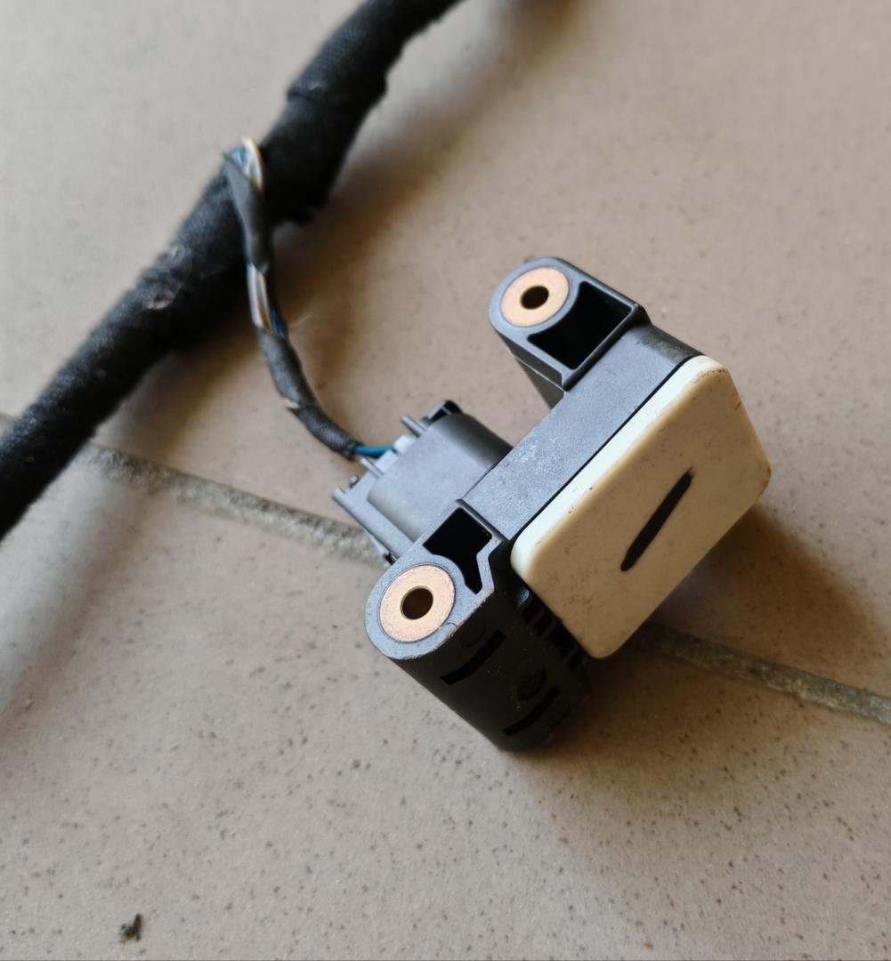 датчик удара BMW 3 серия E90/E91/E92/E93 E90 2007, 2.0 л., N46B20BX, бензин, 6МКПП, sparkling graphite, седан, 0285003900, 6911003 - фото №1