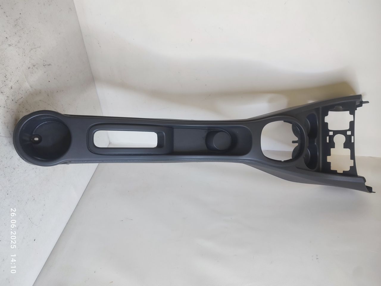 консоль салона Renault Duster 1 поколение HSM 2014, 1.6 л., K4M 696, бензин, 5МКПП, внедорожник 5 дв., 969107309R - фото №1