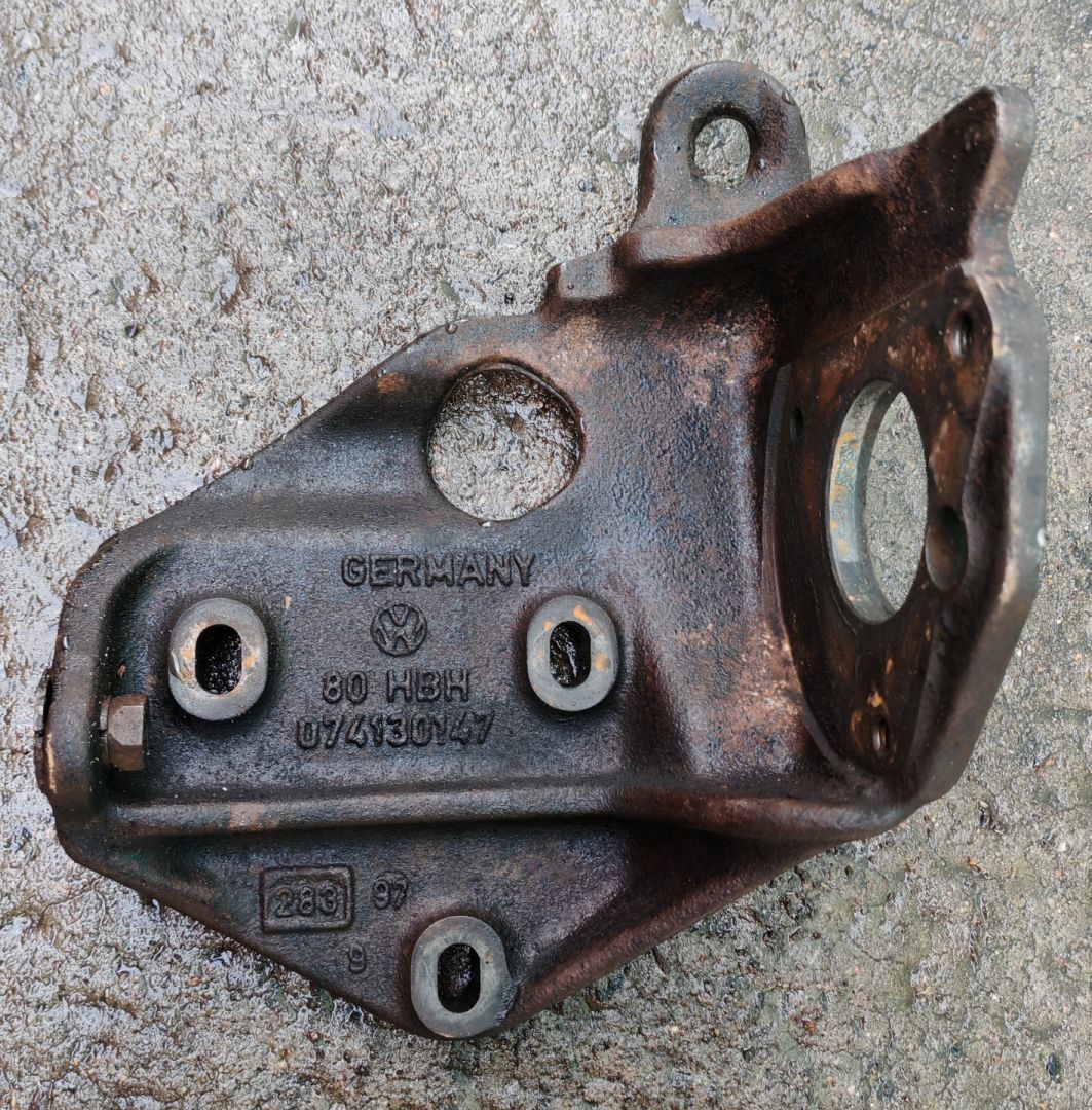 кронштейн ТНВД Volkswagen Transporter T4 1998, 074130147 - фото №1