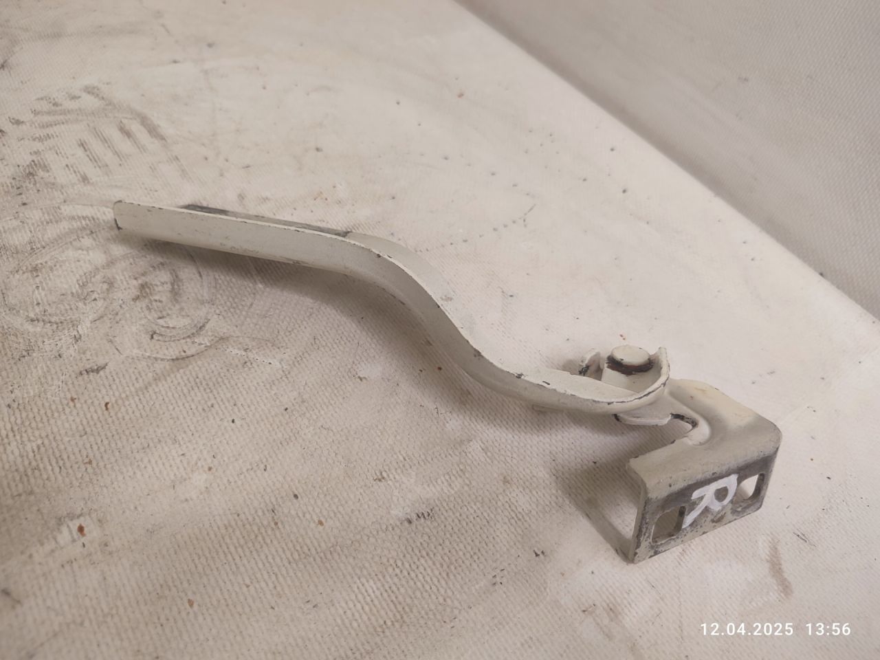 петля капота правая Citroen Jumper 2 поколение 2007, 2.2 л., 4HU (P22DTE), дизель, 6МКПП, микроавтобус, 7912A6 - фото №1