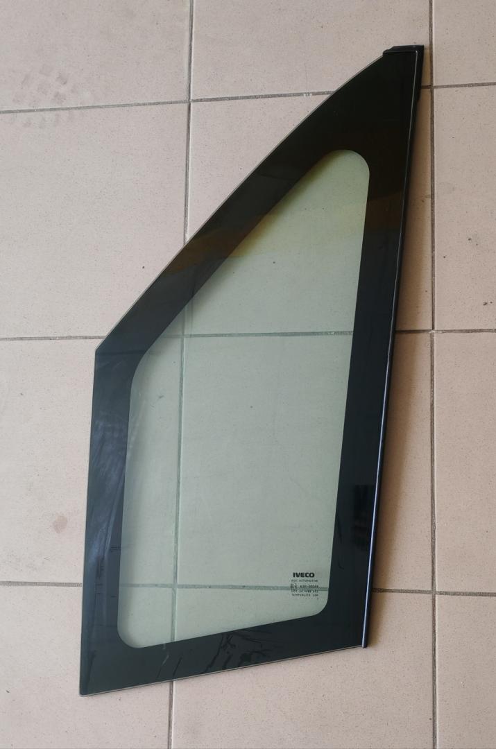 форточка передняя левая IVECO Daily 6 поколение 35c12 2017, 2.3 л., F1AFL411B, дизель, АКПП, грузовик, 5801537826 - фото №1