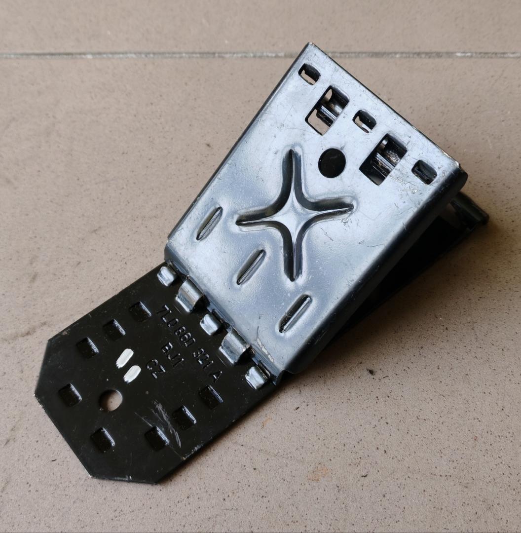 Противооткатный упор Volkswagen Tiguan 1 поколение 2009, 2.0 л., CBAB, дизель, МКПП, 7L0860321A - фото №1